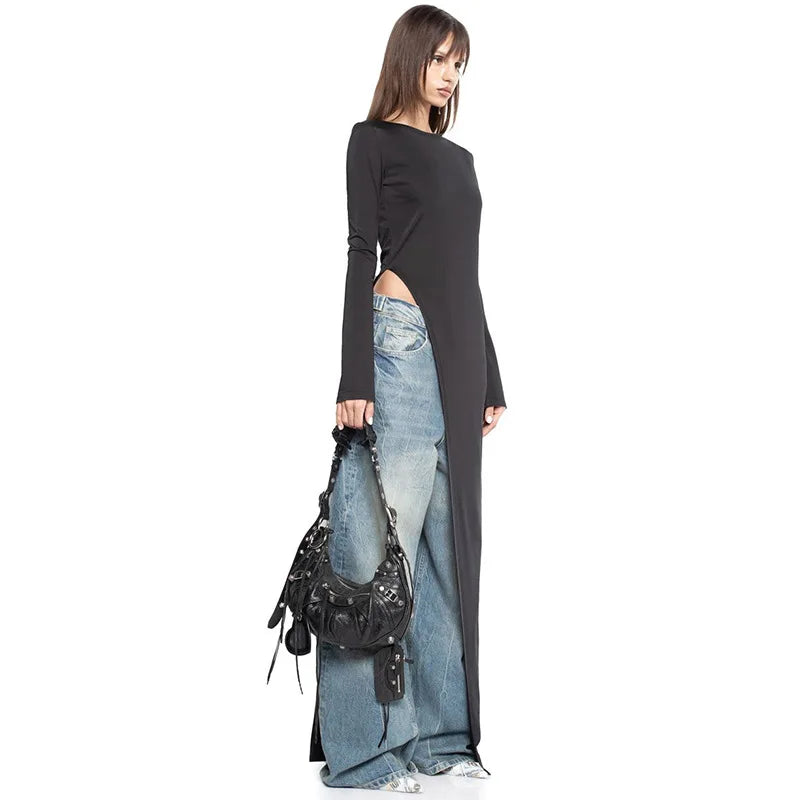 Robe noire asymétrique à manches longues