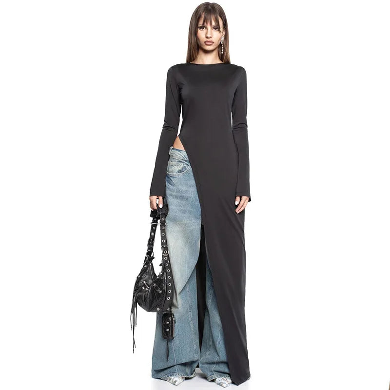Robe noire asymétrique à manches longues